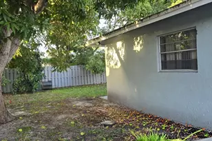 233 SE 26th Ave, Boynton Beach, FL 33435 - Photo 13