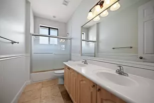 7039 Golf Pointe Cir, Tamarac, FL 33321 - Photo 21