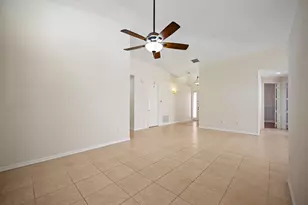 7039 Golf Pointe Cir, Tamarac, FL 33321 - Photo 7