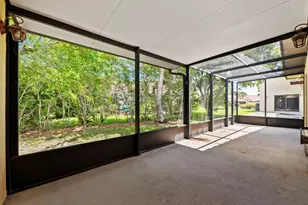 7039 Golf Pointe Cir, Tamarac, FL 33321 - Photo 23