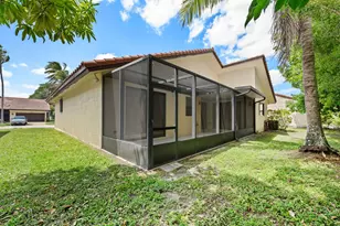 7039 Golf Pointe Cir, Tamarac, FL 33321 - Photo 25