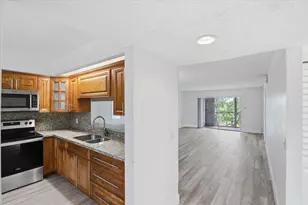 700 SW 128th Ave, Pembroke Pines, FL 33027 - Photo 5