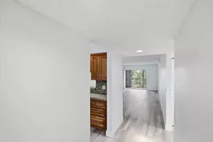 700 SW 128th Ave, Pembroke Pines, FL 33027 - Photo 3