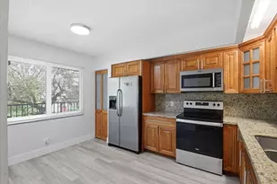 700 SW 128th Ave, Pembroke Pines, FL 33027 - Photo 5