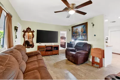 1010 Churchill Circle S, West Palm Beach, FL 33405 - Photo 9