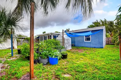 1010 Churchill Circle S, West Palm Beach, FL 33405 - Photo 17