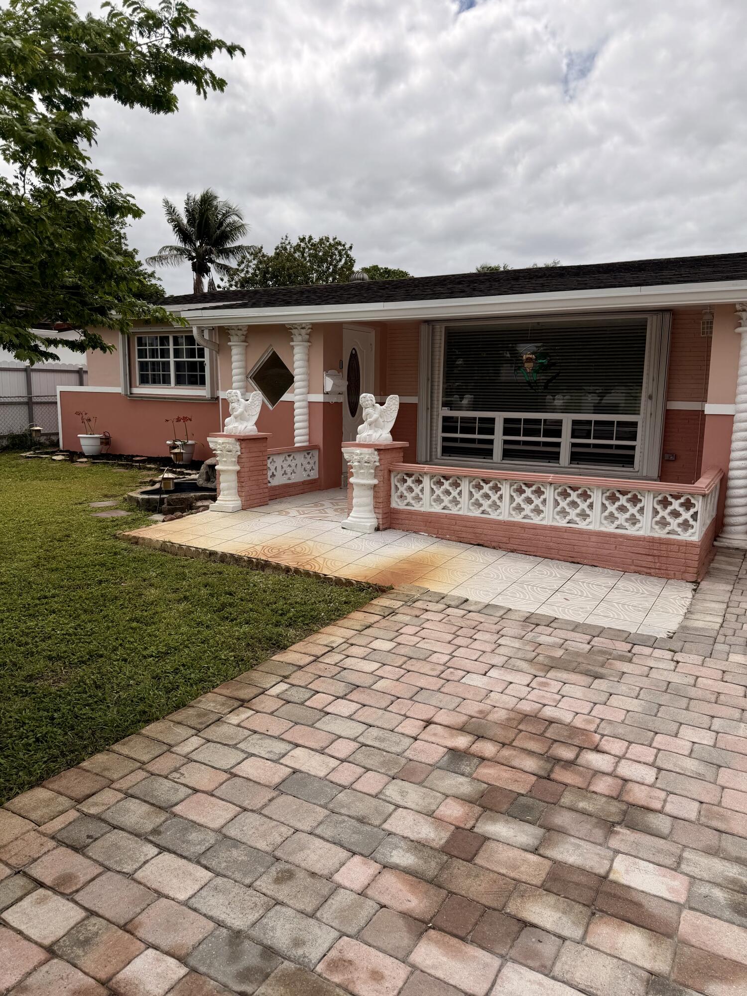 7648 Alhambra Blvd main architectural view