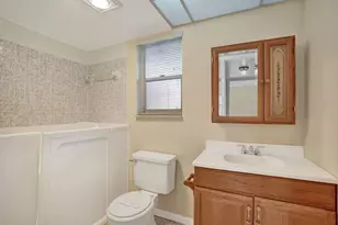 9460 Sunrise Lakes Blvd, Sunrise, FL 33322 - Photo 19