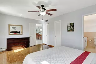 427 Golden Isles Dr, Hallandale Beach, FL 33009 - Photo 17