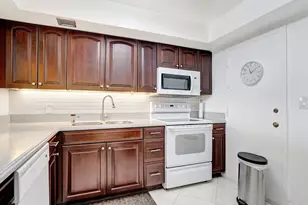 427 Golden Isles Dr, Hallandale Beach, FL 33009 - Photo 15