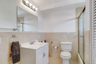 427 Golden Isles Dr, Hallandale Beach, FL 33009 - Photo 23