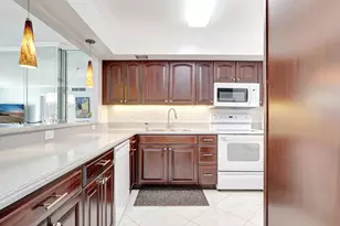427 Golden Isles Dr, Hallandale Beach, FL 33009 - Photo 15