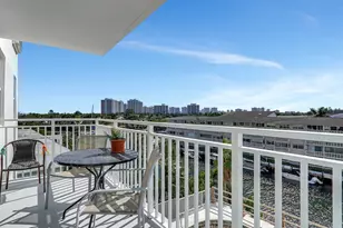 427 Golden Isles Dr, Hallandale Beach, FL 33009 - Photo 27