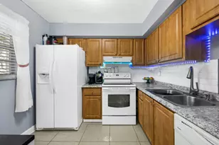 471 N Pine Island Rd, Plantation, FL 33324 - Photo 3