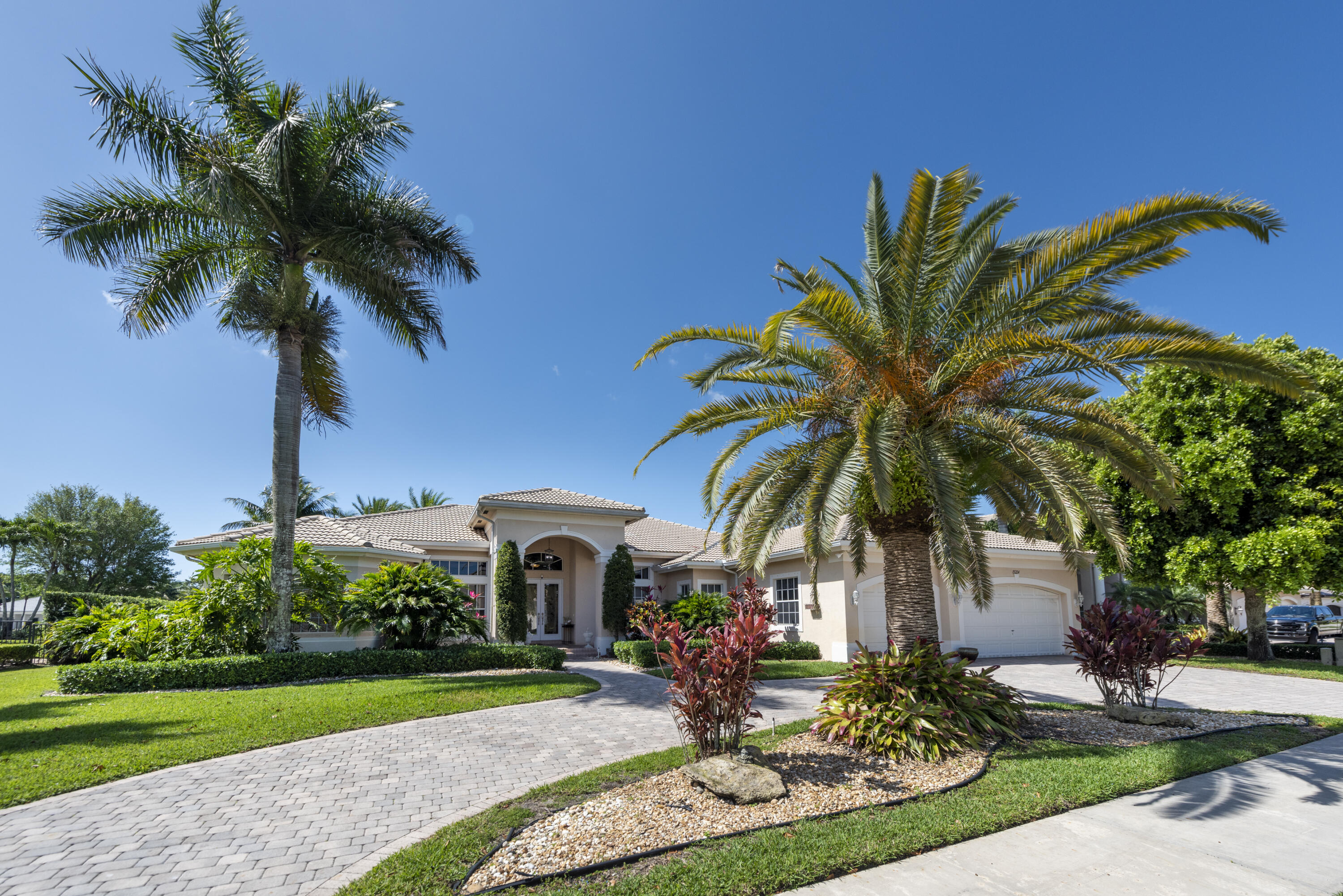 15234 SW 40th St - 15234 SW 40th St, Davie, FL 33331 Luxury Property | Jose Angel Pina