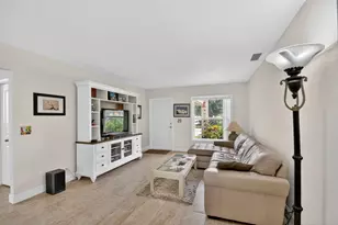 1262 Essex Dr, Wellington, FL 33414 - Photo 5