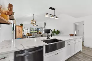 6757 SE Yorktown Dr, Hobe Sound, FL 33455 - Photo 11