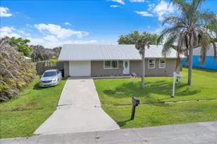 956 SE Browning Ave, Port Saint Lucie, FL 34983 - Photo 1