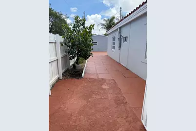 1674 NE 169th Street, North Miami Beach, FL 33162 - Photo 23