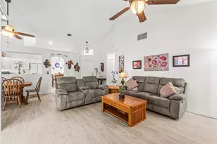 25 Wyndham Ln, Palm Beach Gardens, FL 33418 - Photo 9