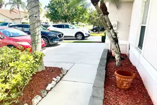 10614 Lake Shore Dr, Wellington, FL 33414 - Photo 3