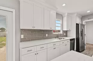 980 SW Connecticut Terrace, Port Saint Lucie, FL 34953 - Photo 9