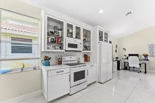 104 Hidden Hollow, Palm Beach Gardens, FL 33418 - Photo 11