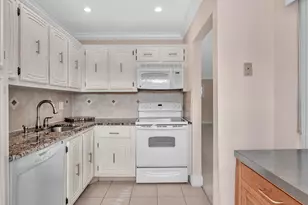 33 Colonial Club Dr, Boynton Beach, FL 33435 - Photo 7