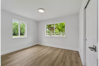 8781 N Virginia Avenue, Palm Beach Gardens, FL 33418 - Photo 11