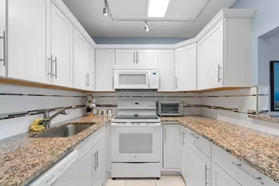 279 Coventry L, West Palm Beach, FL 33417 - Photo 5