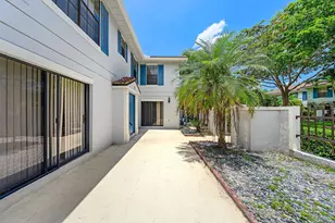 352 Prestwick Cir, Palm Beach Gardens, FL 33418 - Photo 31