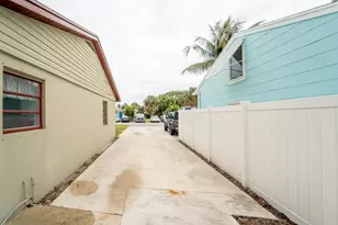 723 N 7th St, Lantana, FL 33462 - Photo 17