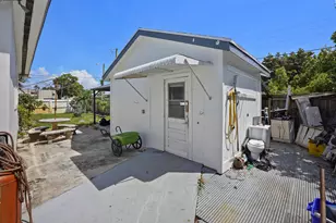 1737 N 14th Ave N, Lake Worth Beach, FL 33460 - Photo 17