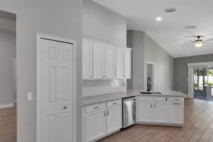 8131 Westfield Cir, Vero Beach, FL 32966 - Photo 15