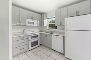 9162 SW 5th St, Boca Raton, FL 33428 - Photo 5