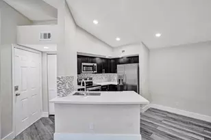 595 Vista Isles Dr, Sunrise, FL 33325 - Photo 5