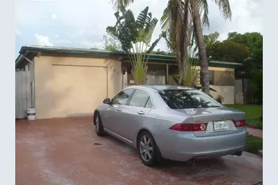 701 NW 74th Avenue, Hollywood, FL 33024 - Photo 9