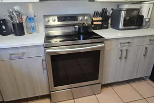 8908 NW 187th St, Hialeah, FL 33018 - Photo 5