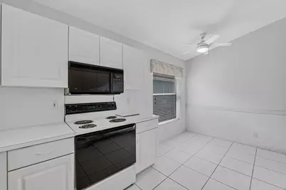 9758 Harbour Lake Circle, Boynton Beach, FL 33437 - Photo 23