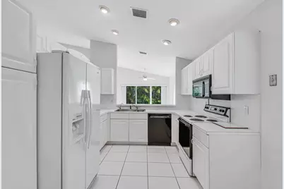 9758 Harbour Lake Circle, Boynton Beach, FL 33437 - Photo 19