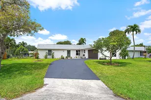 9831 Hyacinth Cir S, Palm Beach Gardens, FL 33410 - Photo 3