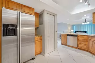 2400 Presidential Way, West Palm Beach, FL 33401 - Photo 11