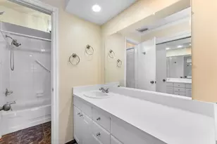 8000 Lagos De Campo Blvd, Tamarac, FL 33321 - Photo 21