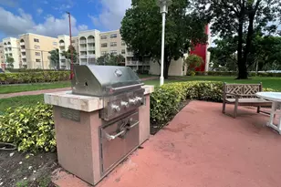 18335 NW 68th Ave, Hialeah, FL 33015 - Photo 13