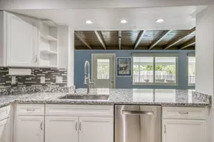 4359 Daffodil Cir N, Palm Beach Gardens, FL 33410 - Photo 9