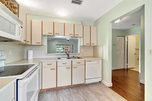 351 Club Cir, Boca Raton, FL 33487 - Photo 9