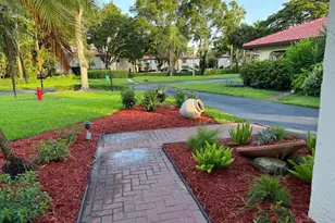21708 Tall Palm Cir, Boca Raton, FL 33433 - Photo 3