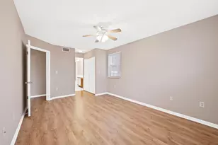 2861 N Oakland Forest Dr, Oakland Park, FL 33309 - Photo 9