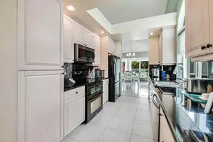 2390 Saratoga Bay Dr, West Palm Beach, FL 33409 - Photo 19