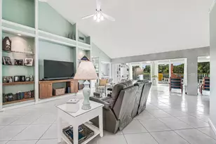 2390 Saratoga Bay Dr, West Palm Beach, FL 33409 - Photo 7